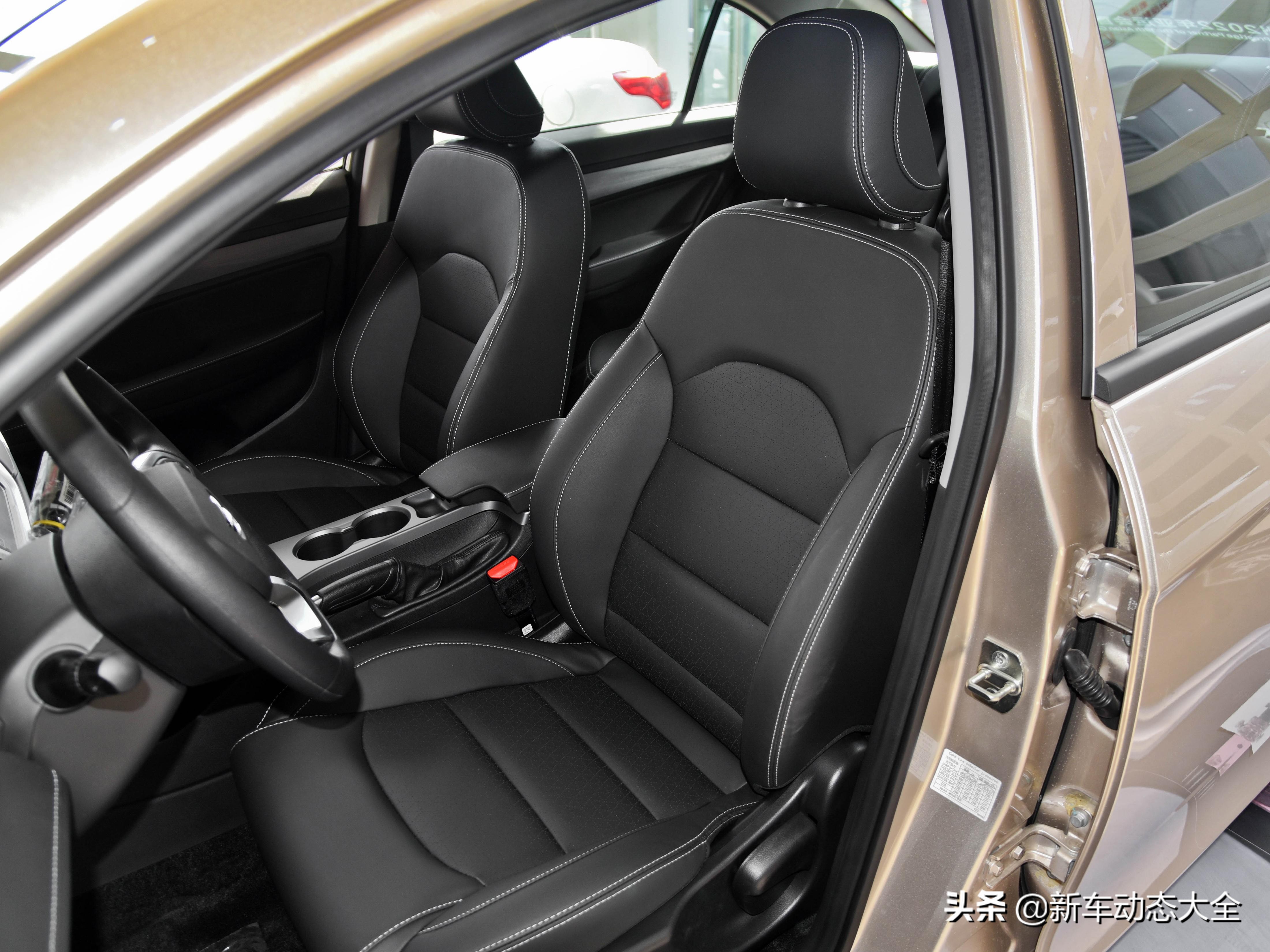 10-15万买什么车性价比高吉利帝豪,帝豪2015款1.3t自动顶配