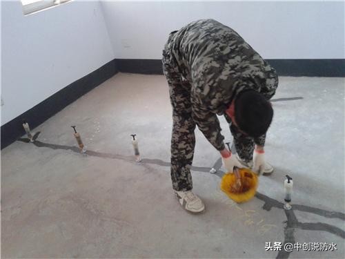 房子如果出现裂缝怎么去修补,房顶裂缝漏水自己动手修补方法