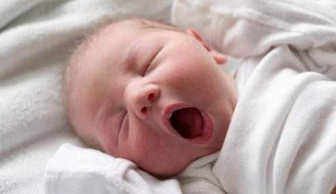 月子里照顾新生儿要注意什么,宝宝出月要补什么