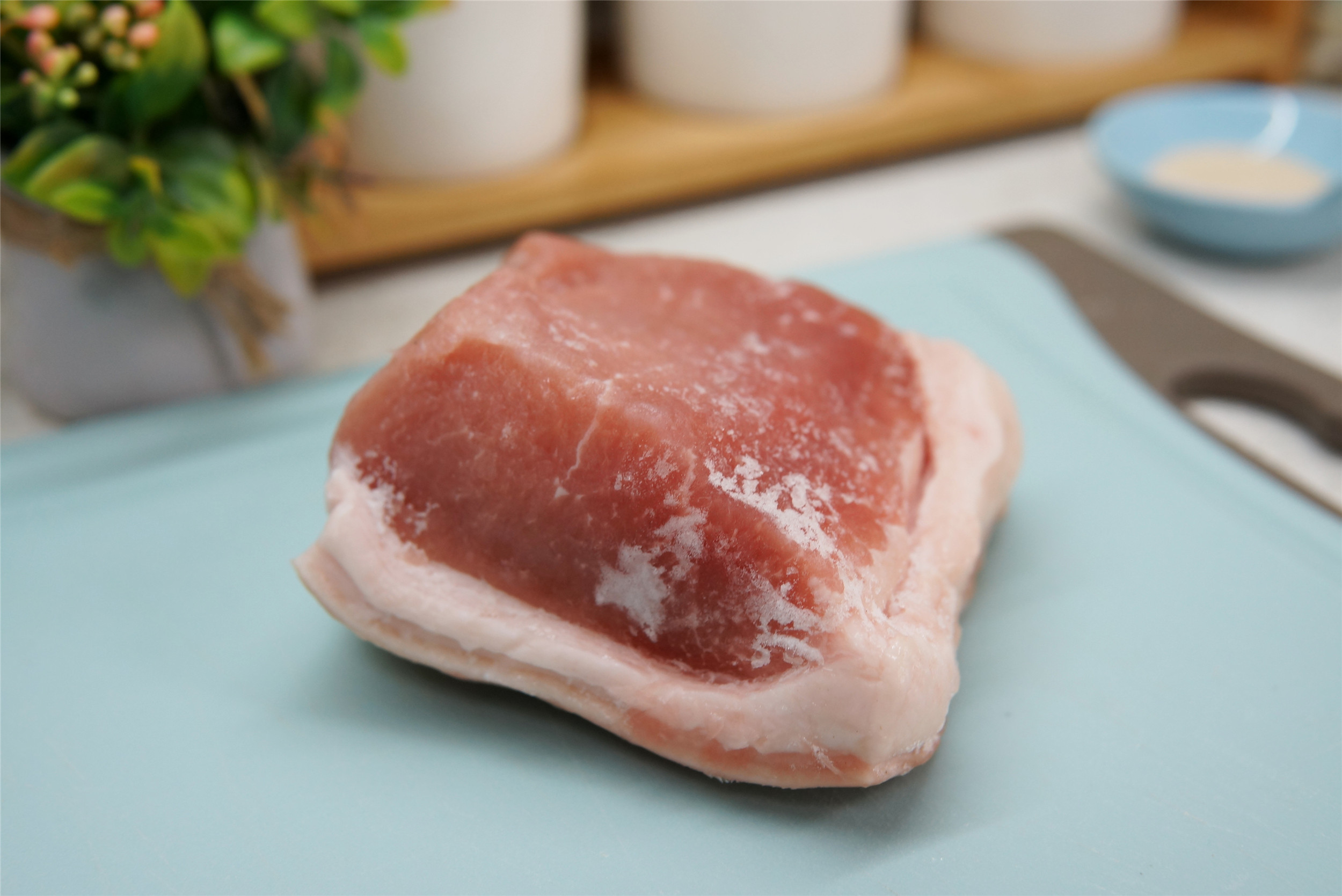 水泡解冻和自然解冻哪个好,冻肉解冻怎么水少