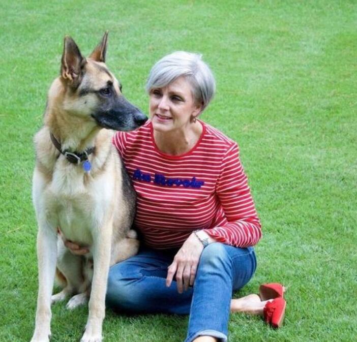 60岁奶奶穿搭时尚,60岁奶奶的时尚穿搭