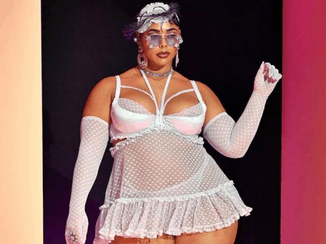 蕾哈娜三年不唱歌照样最赚钱,蕾哈娜发了多少张唱片