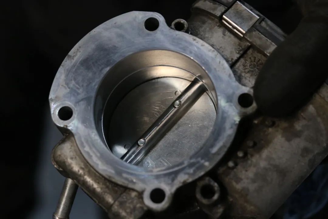 怪兽修车：翻新“老旧状态”的11年起亚索兰托，15万公里重回巅峰