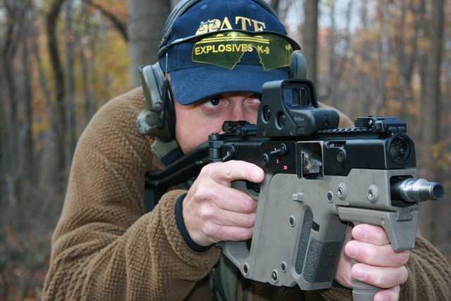 短剑冲锋枪vector后坐力,短剑冲锋枪后坐力向下