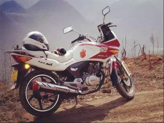 每日之车经典老车本田,新大洲本田cbf150s战鹰油箱