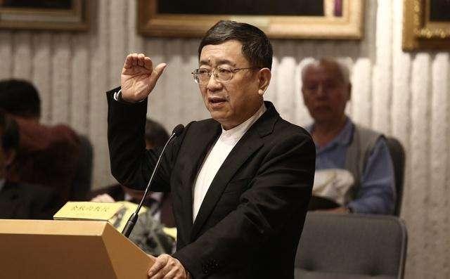 余秋雨为啥身败名裂,余秋雨人物散文