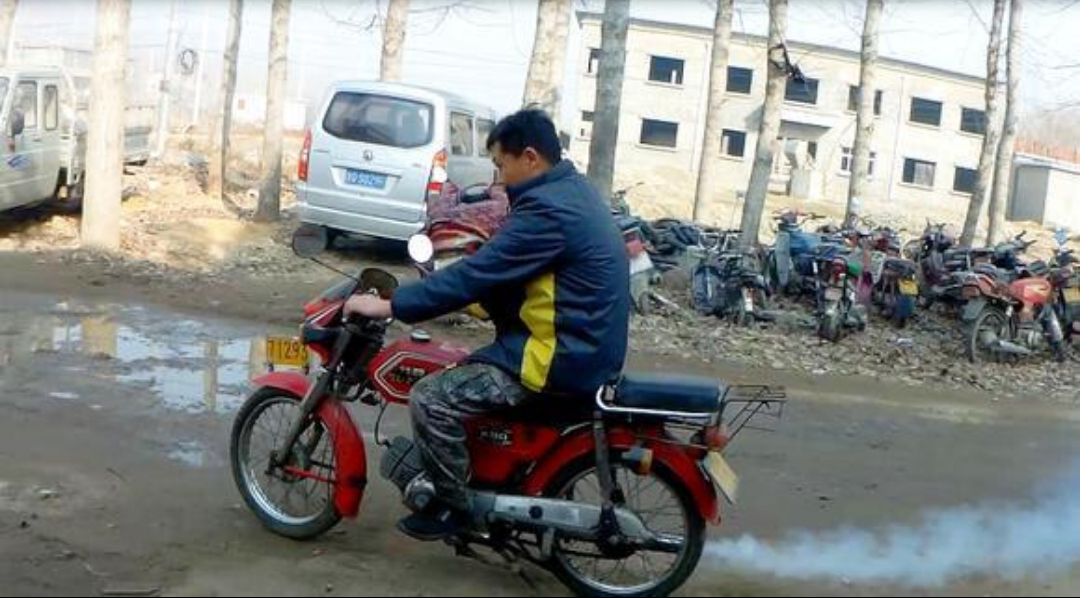 踏板摩托车火花塞发黑是什么原因,摩托车火花塞发黑是什么原因视频