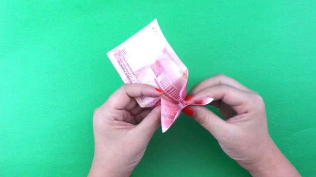 双爱心钱折法情人节,情人节折爱心手工教程