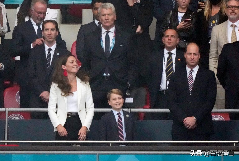 24年威廉王子和乔治王子看球赛,威廉凯特带乔治王子看欧冠