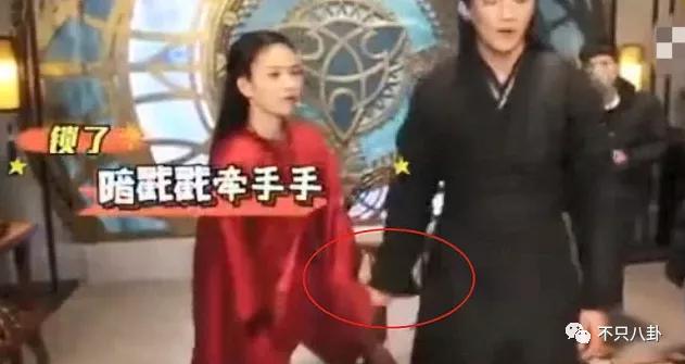 他俩到底分没分？甜蜜恋爱时怎么也没想到现在会撕成这样吧