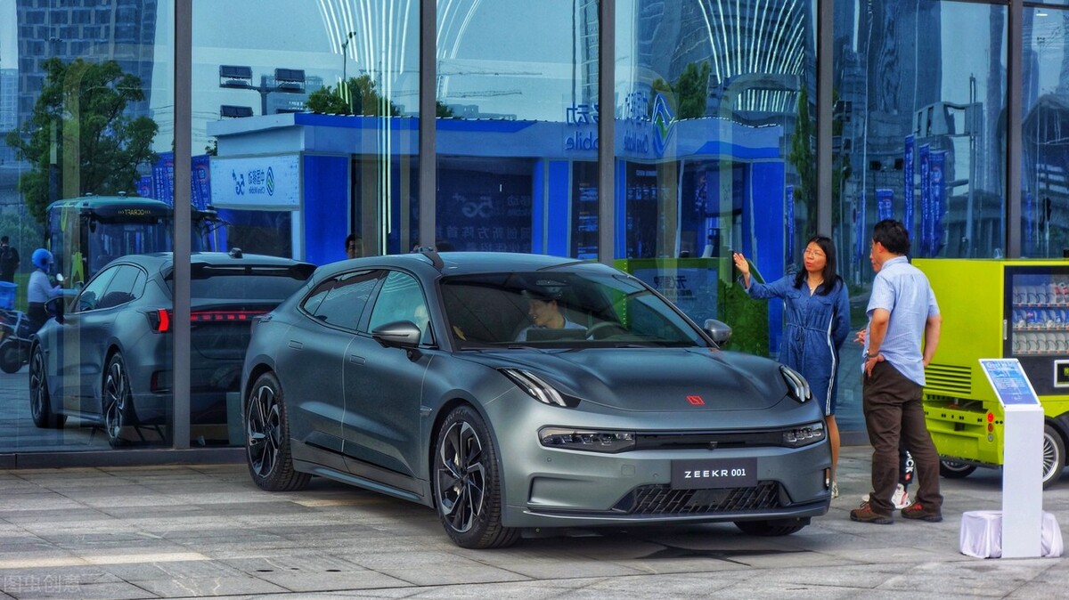 特斯拉ModelY降到27万,极氪001开始转订,车评人都不建议购买