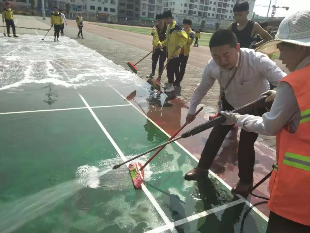 桐梓这所学校学生学了五雅......