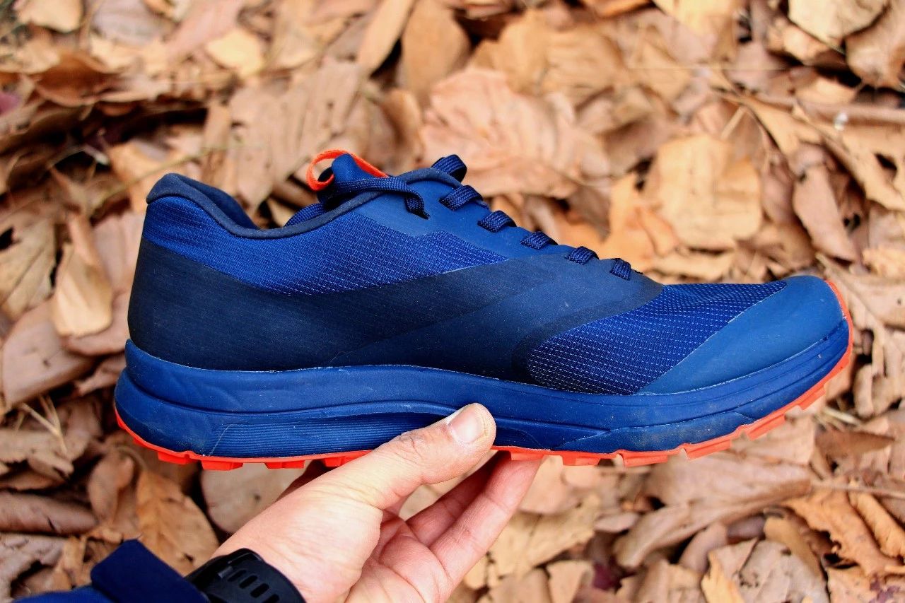 透气抗水登山鞋,耐磨防滑透气缓震登山徒步鞋