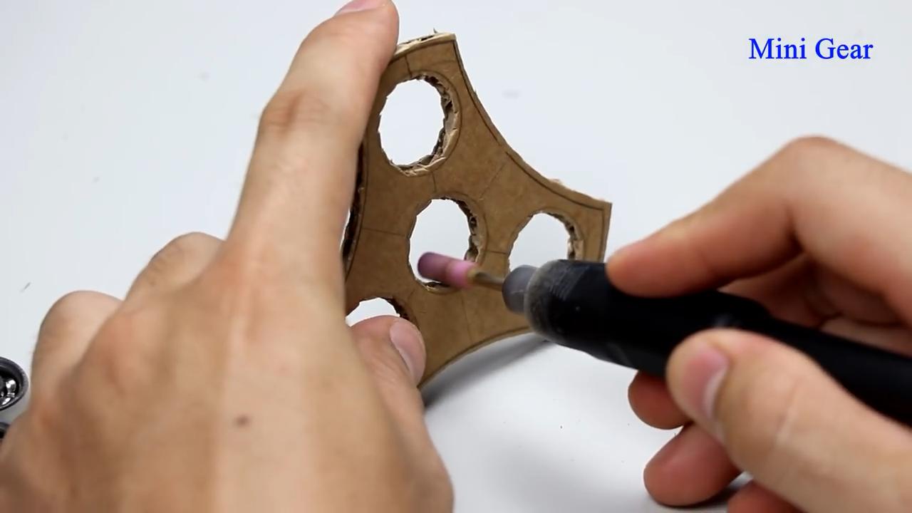 风火轮陀螺手工,如何制作指尖陀螺永动机