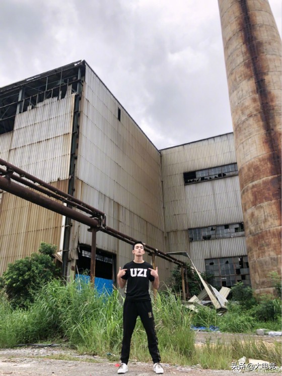 lol10周年明星表演赛王俊凯玩的谁,tfboys成员王俊凯抖音