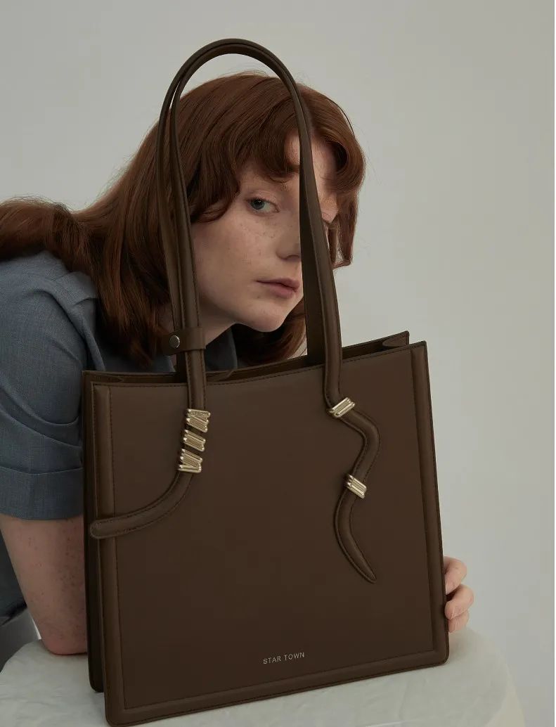 一身衣服飙300w,背爱马仕演穷女孩?国民初恋的人设太扯了…