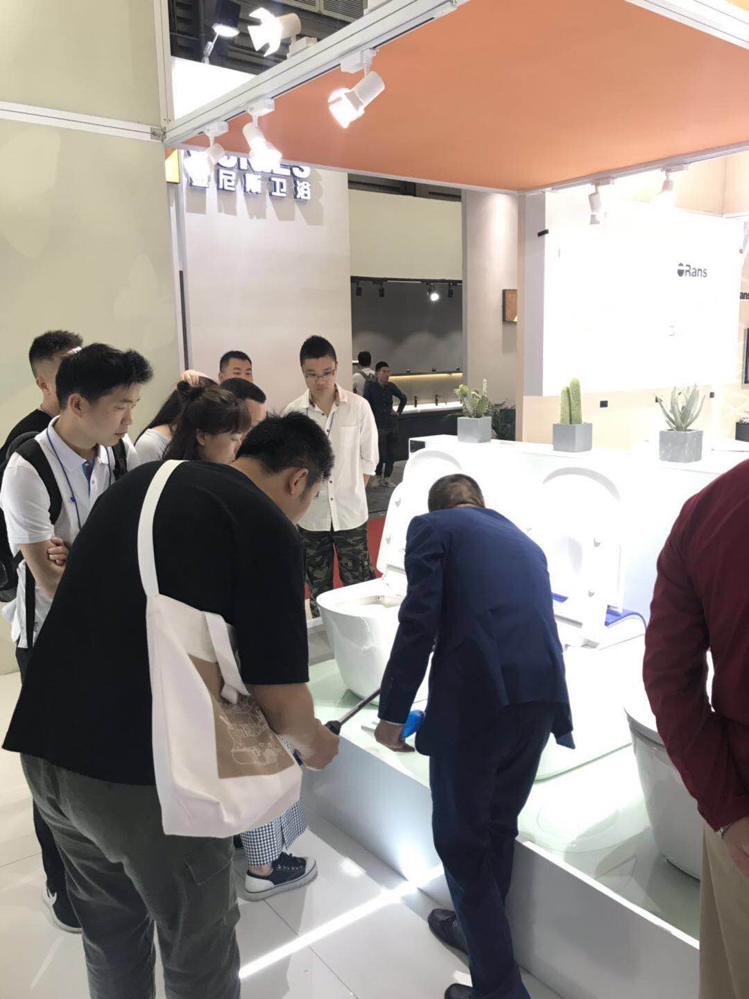 上海厨卫展E1E26馆！欧路莎携新品秀出“家的N次方”卫浴盛宴