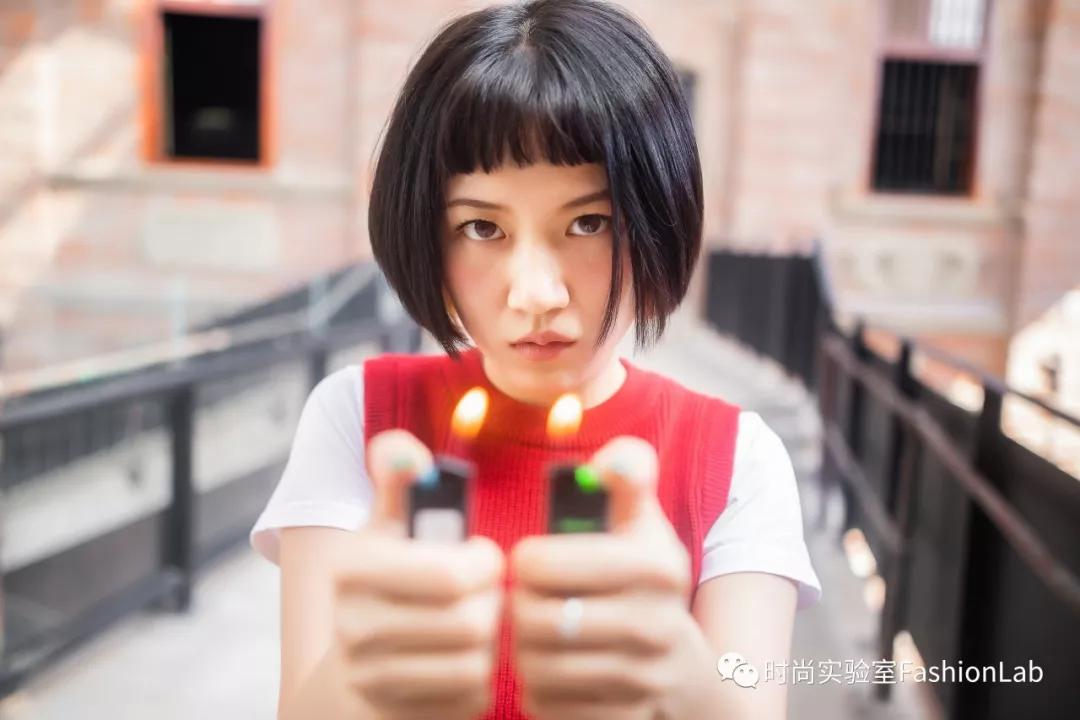 不管多有钱，最后也会顺走别人的打火机