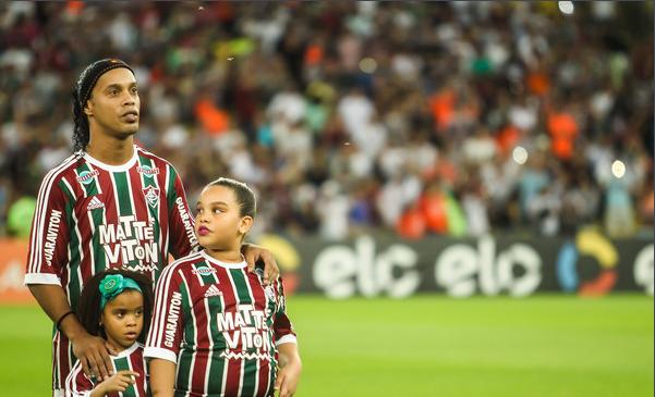 世界足坛第一人小罗,小罗从球王变囚王