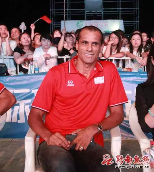 田馥甄助阵选手,都匀足球小镇音乐节田馥甄