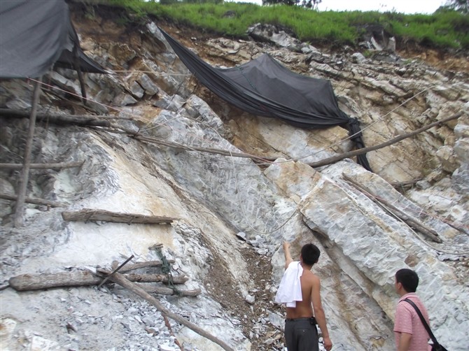 珠宝孔雀石,贵州罗甸玉石特点