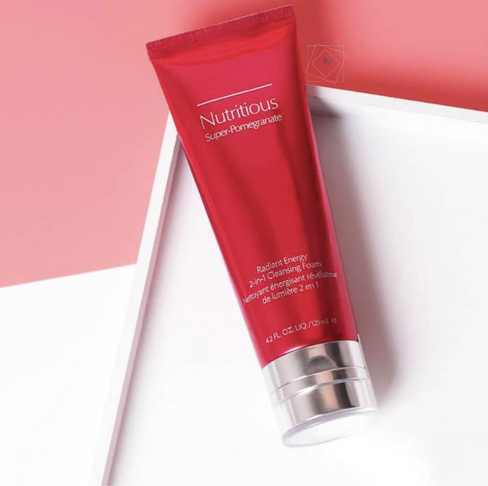 雅诗兰黛和chanel哪个好,雅诗兰黛和香奈儿洗面奶对比