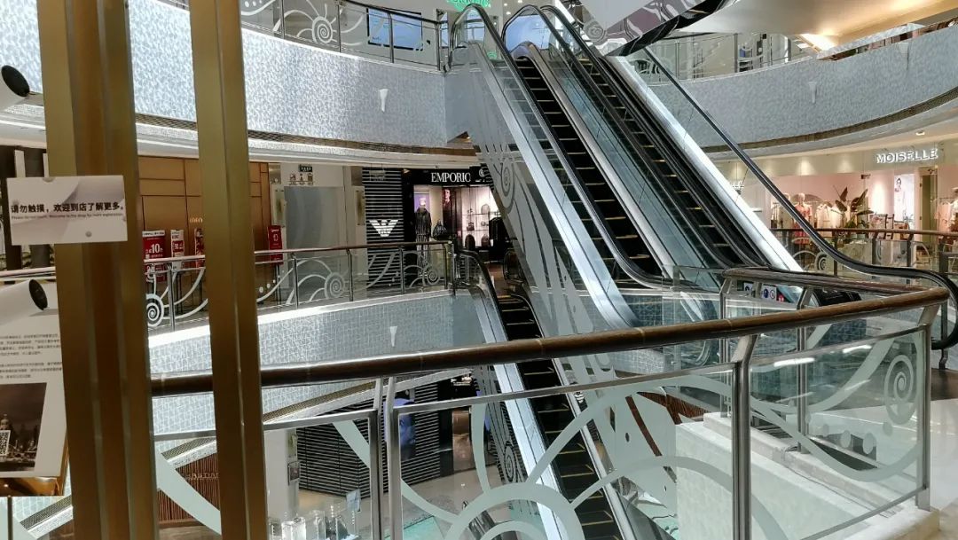 痛心!昔日爱马仕变发廊,这个顶奢商场还有救吗?