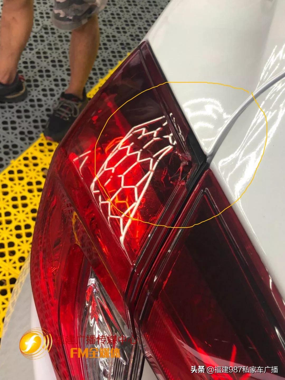 林女士在仓山区这家店洗车,取车后发现一个洞