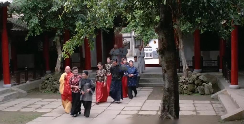 贫贱女子贪图富贵嫁入豪门，却与小叔暧昧逼死残疾丈夫：《怨女》