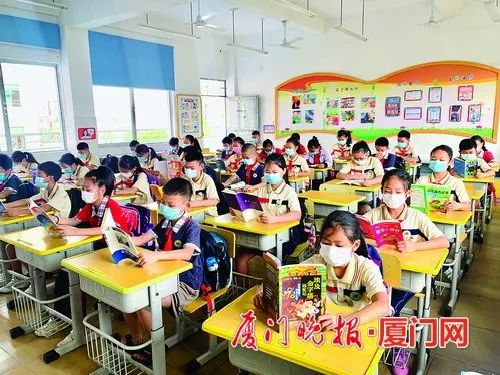 厦门晚报翔安,逸夫小学足球队厦门市翔安区