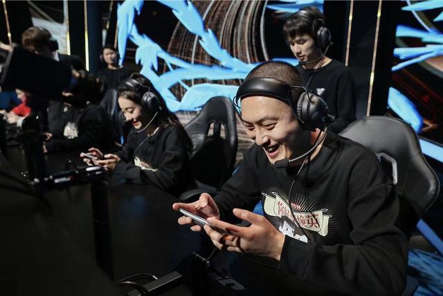 贾玲许君聪海边点菜,贾玲许君聪上班最后那句话是啥