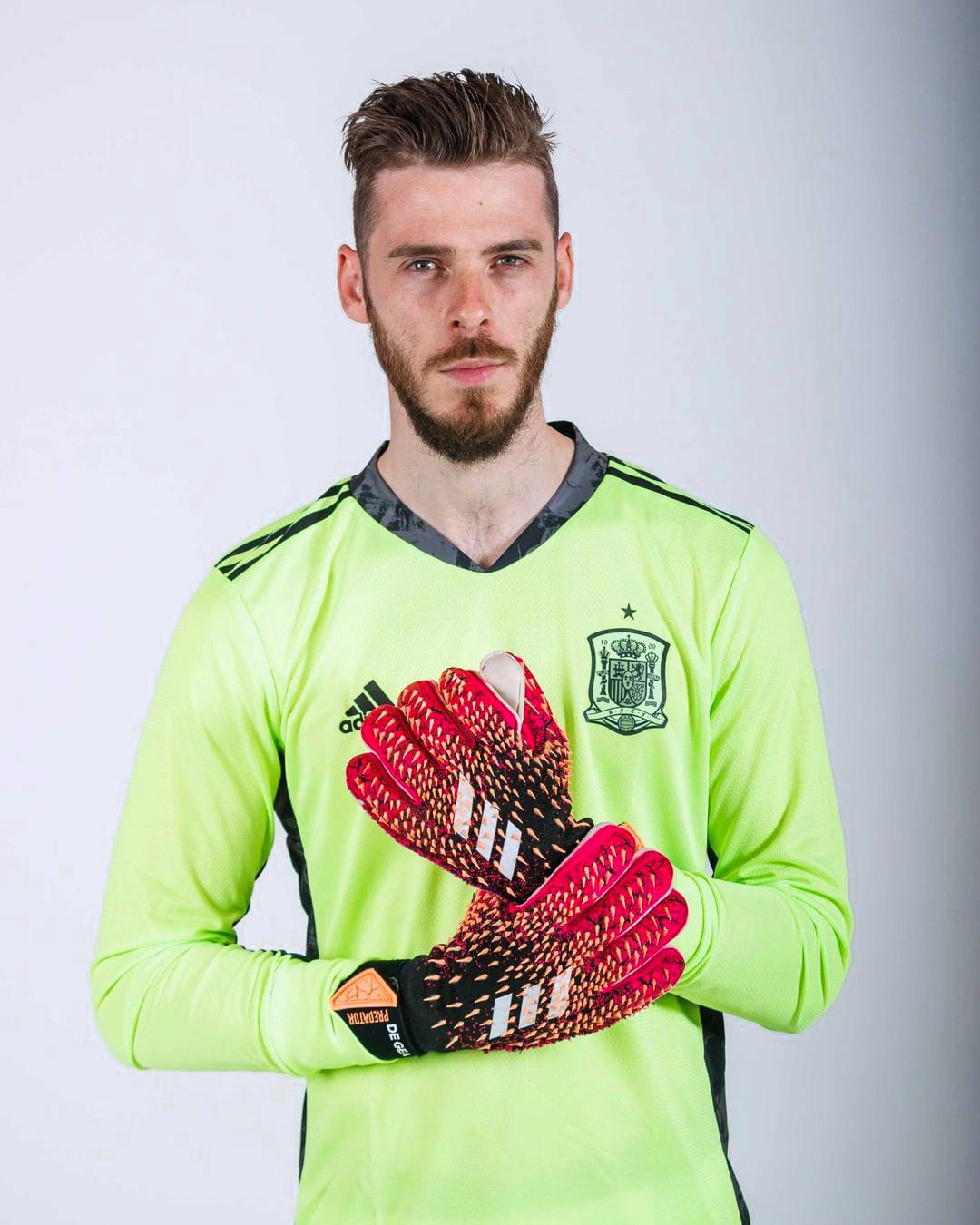 现役中后卫足球年轻小将盘点,现役足球场上的十大美男