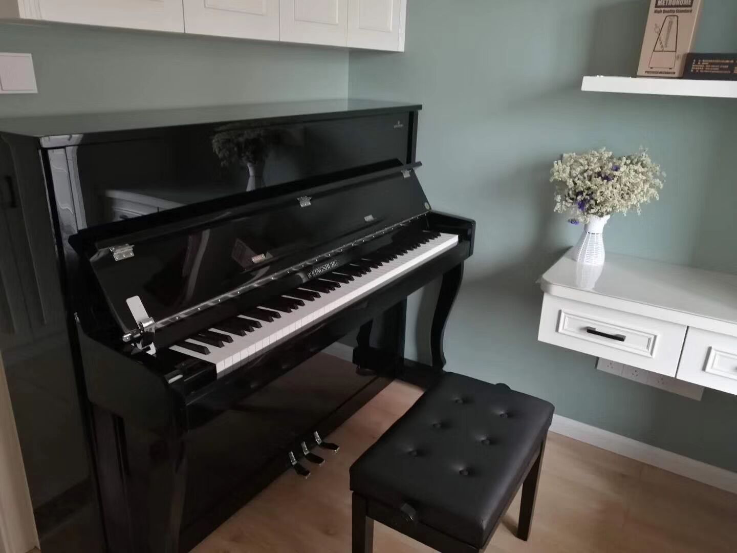 钢琴的型号一般在哪个位置,钢琴型号在哪里可以看到