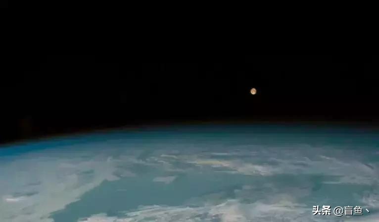 黑洞像不像爱情,爱情就像一个黑洞