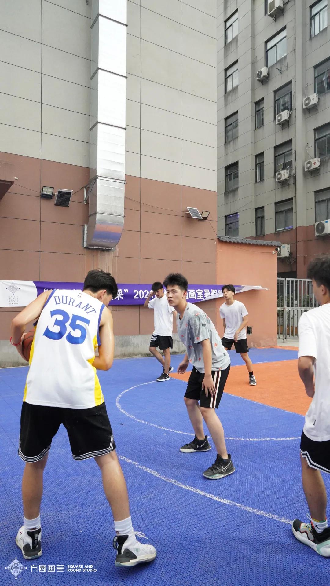 那些篮球场热血沸腾的瞬间,你们在球场上拼搏的样子