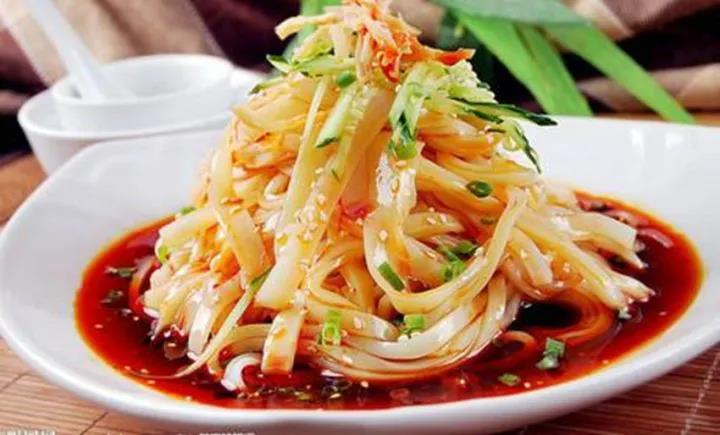 「秦镇米皮」第1位加盟商说：做好大众生意，不想惊喜就没有惊吓