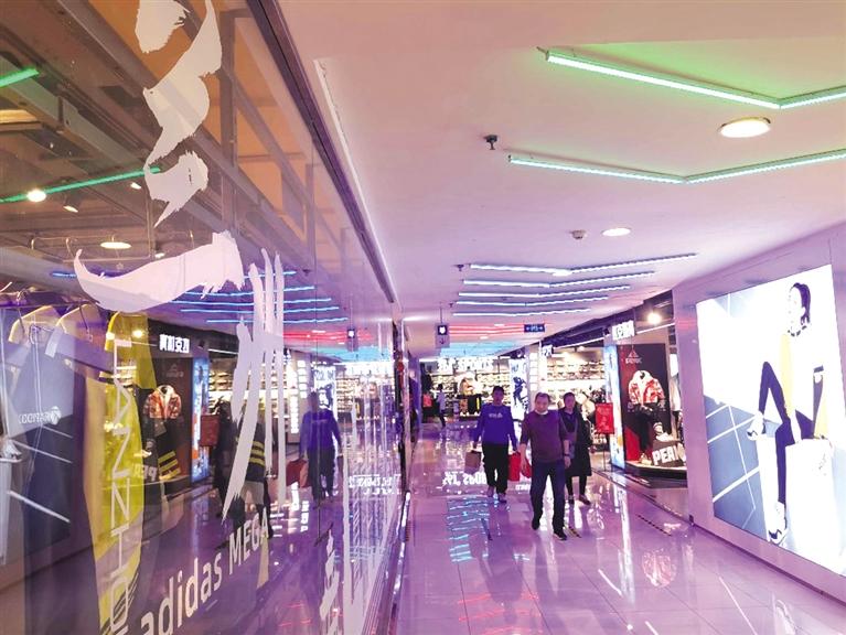 新年将至记者带你逛商超,晚报记者新春探店攻略