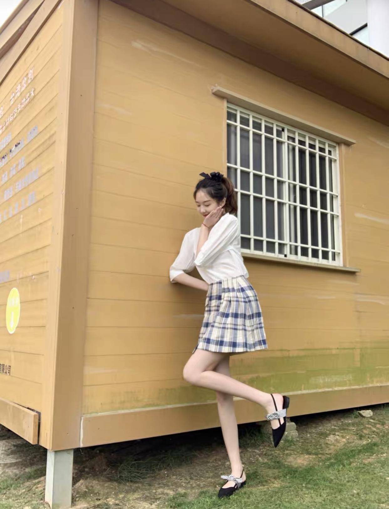 一字带扣蝴蝶结凉鞋,一字带凉鞋怎么穿更好看