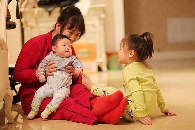 延迟退休如何帮忙带孩子,延迟退休和三胎不矛盾吗