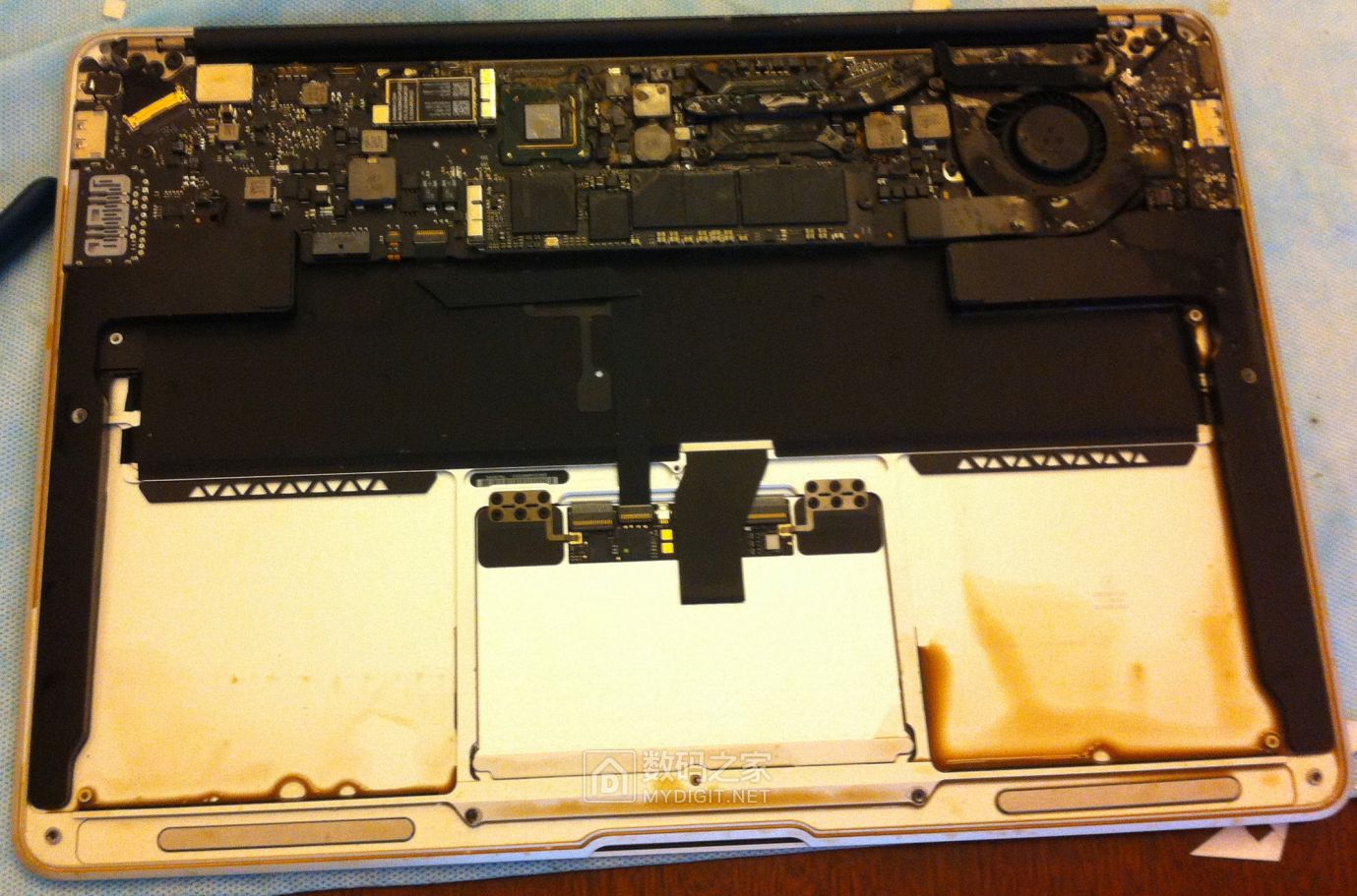 苹果笔记本macbookair7999,苹果笔记本11.6寸macbookaira1370