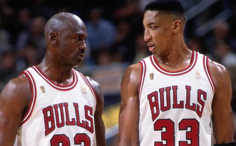 卢指导把球给小卡,卢指导战术把球给伦纳德