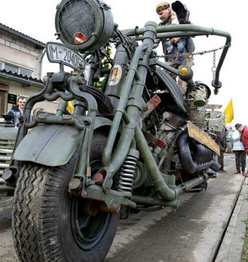 世界上10辆最疯狂的摩托车,世界上最高的巨型摩托车