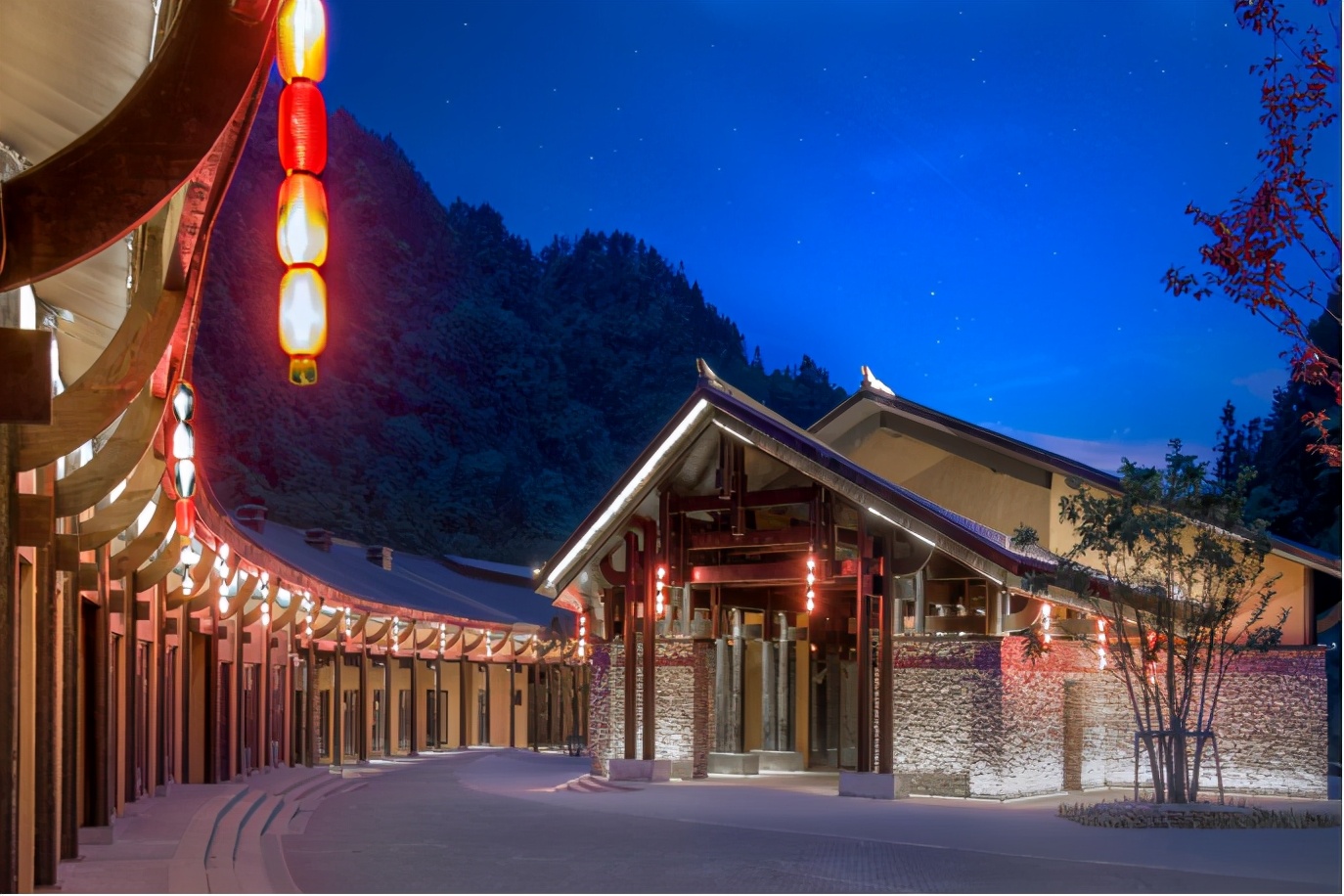 融创联合清华大学捐赠中益乡帮扶项目，探索乡村振兴长效共建模式