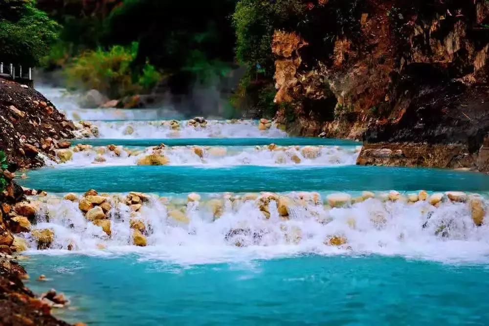 为你收罗全球9大最美温泉，又到泡汤好时节啦~