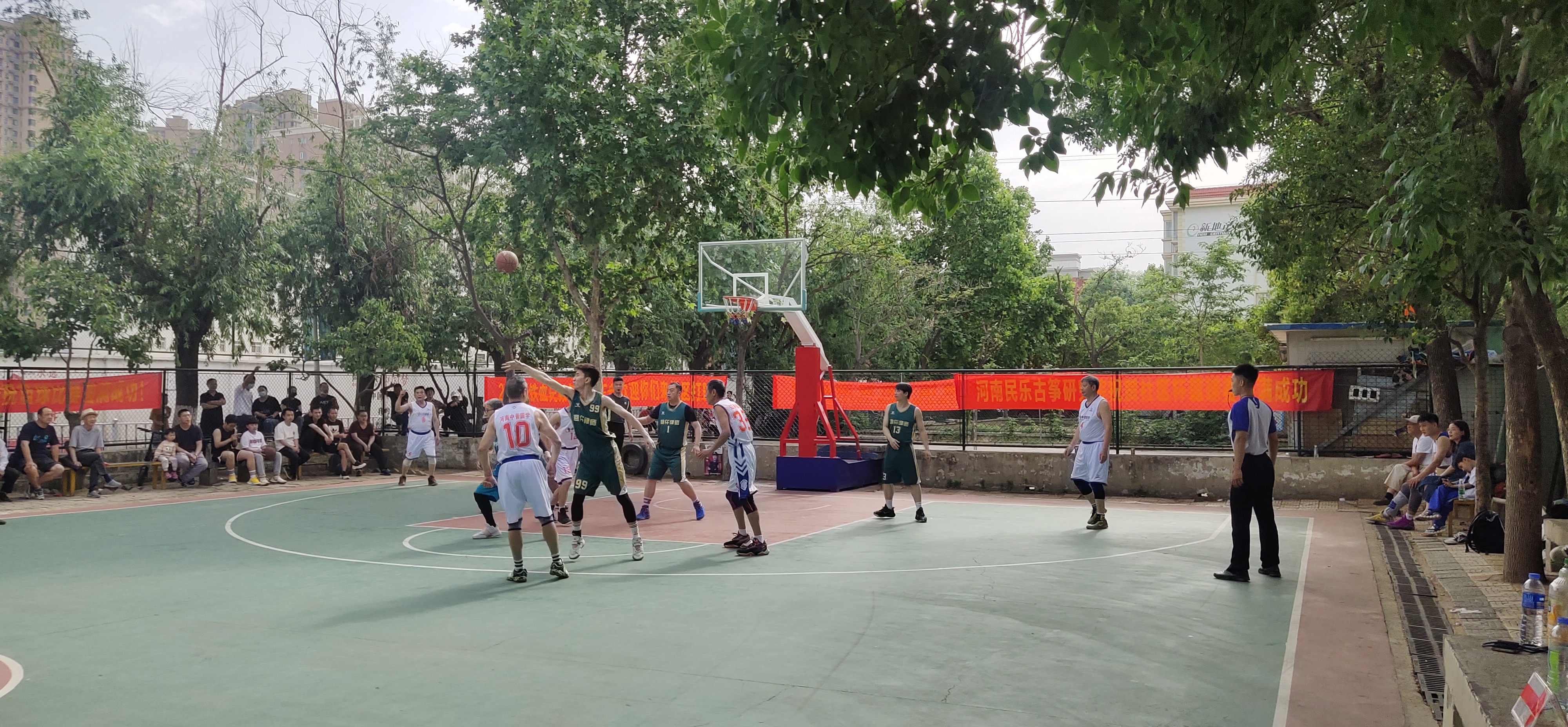 2021郑州市篮球联赛社区赛小组第二轮比赛，越来越激烈
