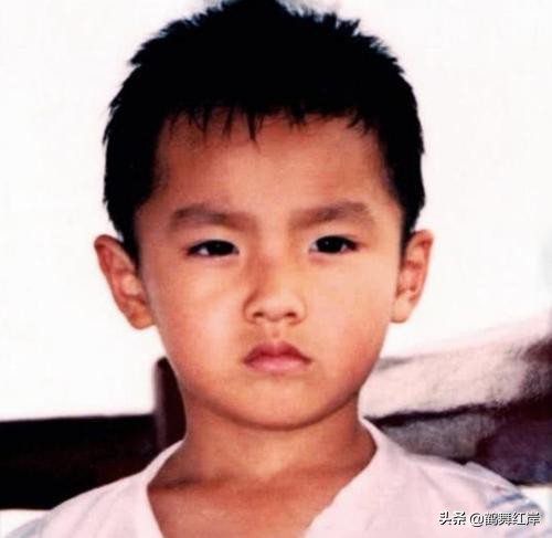 吴亦凡有着怎样的人生经历，是什么让他走上了不归路，越走越远