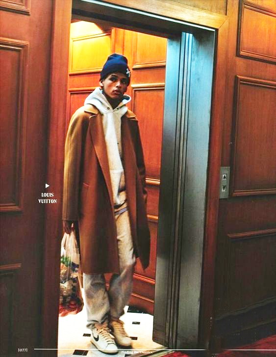 咖色大衣搭配什么颜色连帽卫衣,黑色风衣内搭带帽卫衣搭配