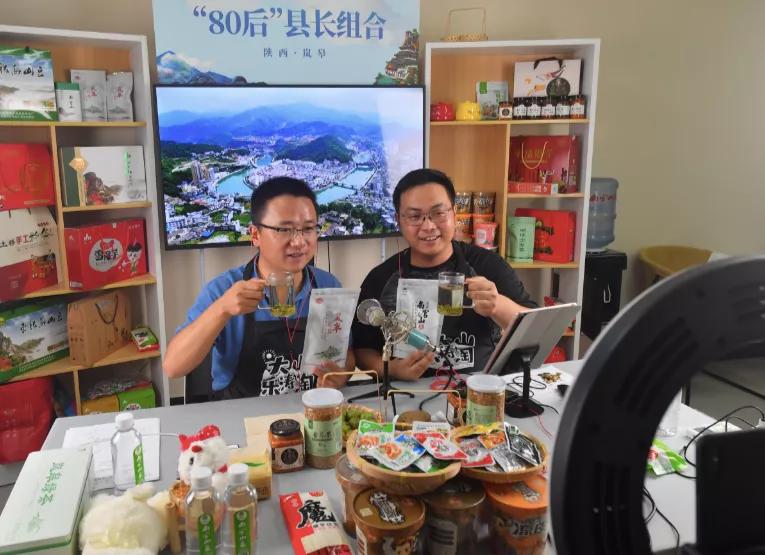 副县长走进直播间,副县长走进农产品直播间