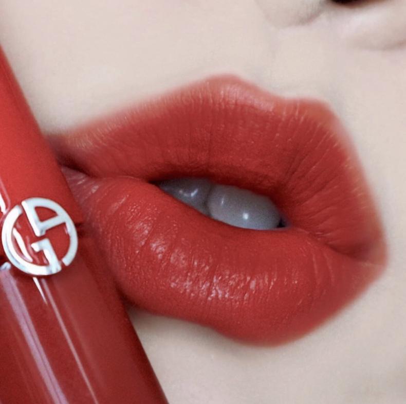 显白405阿玛尼口红,阿玛尼红管405显白嘛