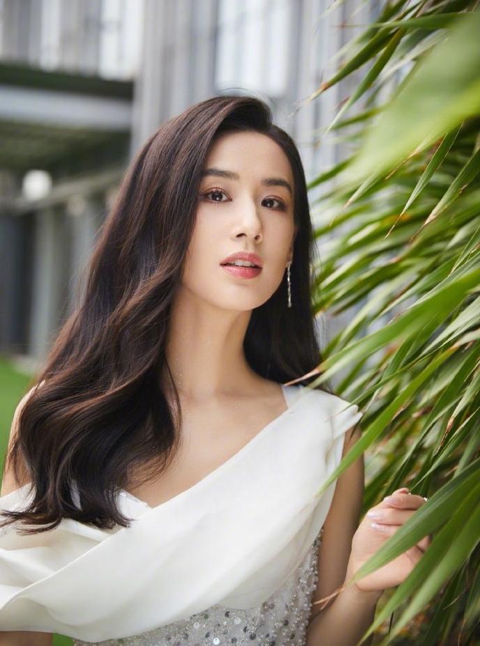 主播直播卖假货当场被抓！半年牟利超百万，辨别正品竟称靠感觉